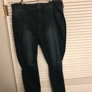 Plus size Skinny Jeans with Slashed knees 20w